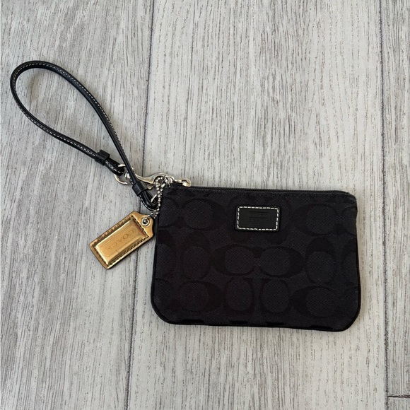 EUC Coach black wristlet w/hangtag - Picture 1 of 10